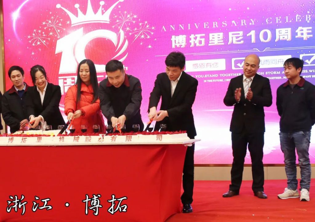 少年橫槊，當屬博拓